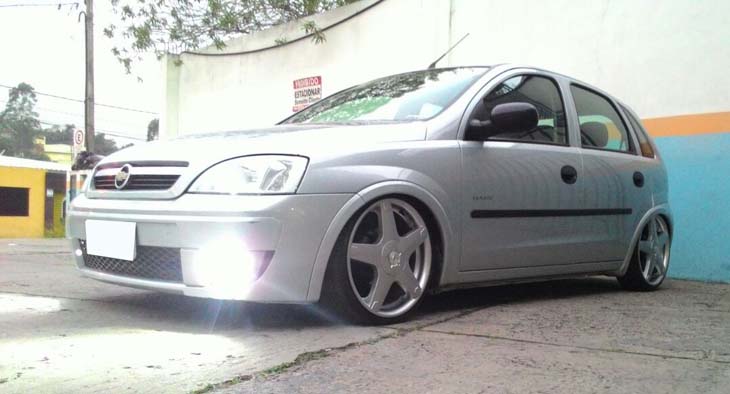 Volcano Wheels - Corsa Hatch com Rodas Volcano Axxis 17x