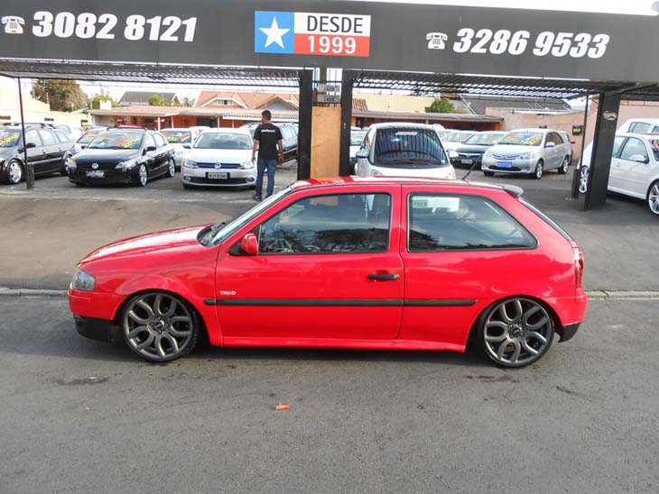 Gol GL rebaixado com rodas Volcano Berlin aro 17